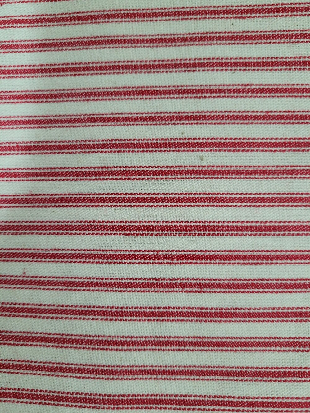 Red and White Striped Sewing Fabric Unbranded 1 Yard (0998)